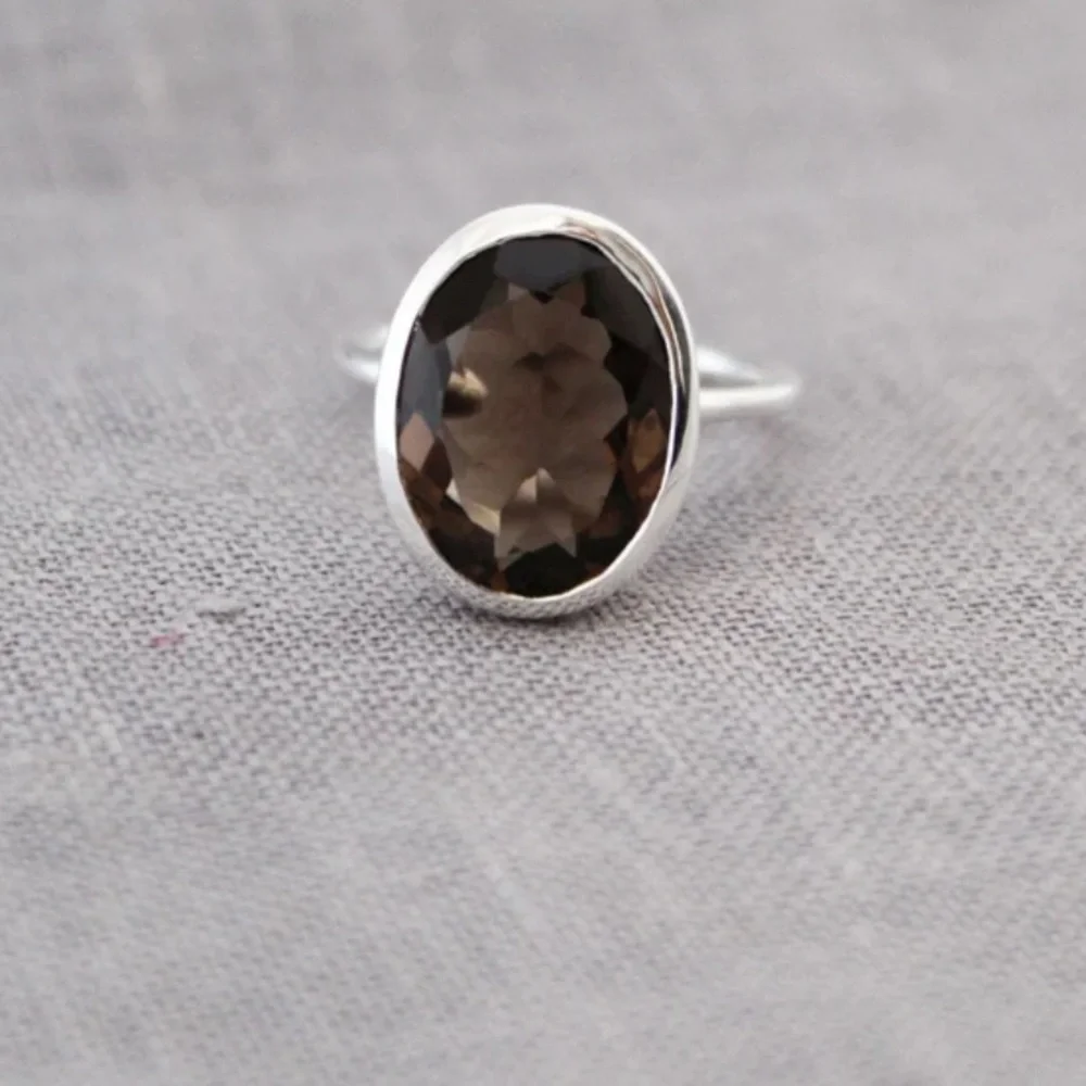 Elegant Silver and Smoky Quartz Ring - Picture 3 of 5